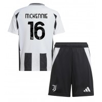 Maglia Calcio Juventus Weston McKennie #16 Prima Divisa Bambino 2024-25 Manica Corta (+ pantaloncini)